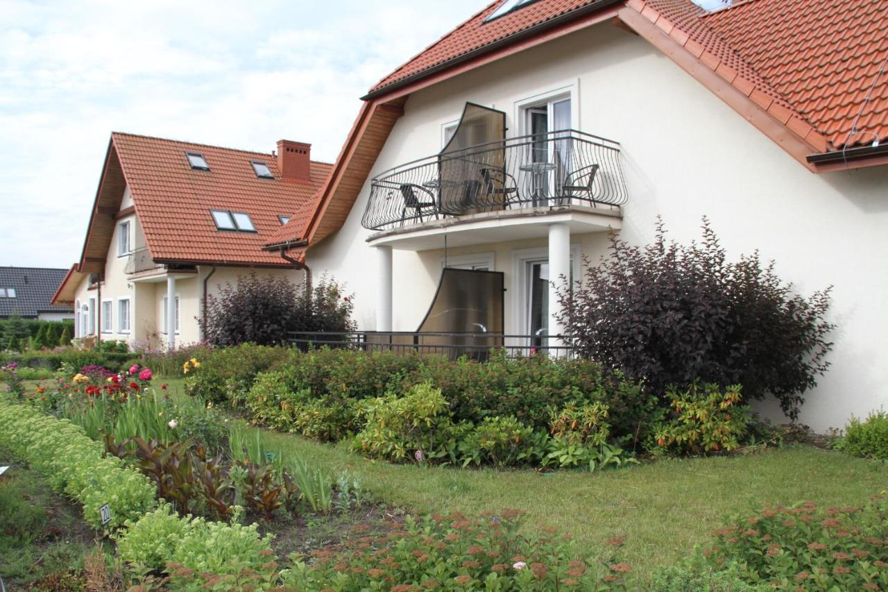 Dworek Leba I Domki Ranczo Itrich Łeba Exterior foto