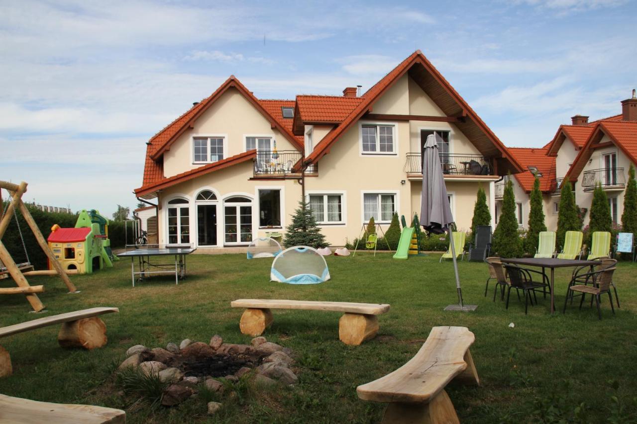 Dworek Leba I Domki Ranczo Itrich Łeba Exterior foto